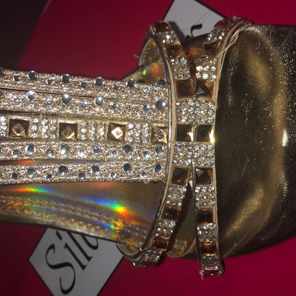 Gold Heels - Picture 4 of 6